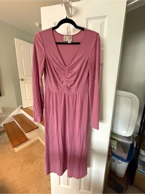 Saturday Sunday Rose Ribbed V-Neck Long Sleeve Midi Dress